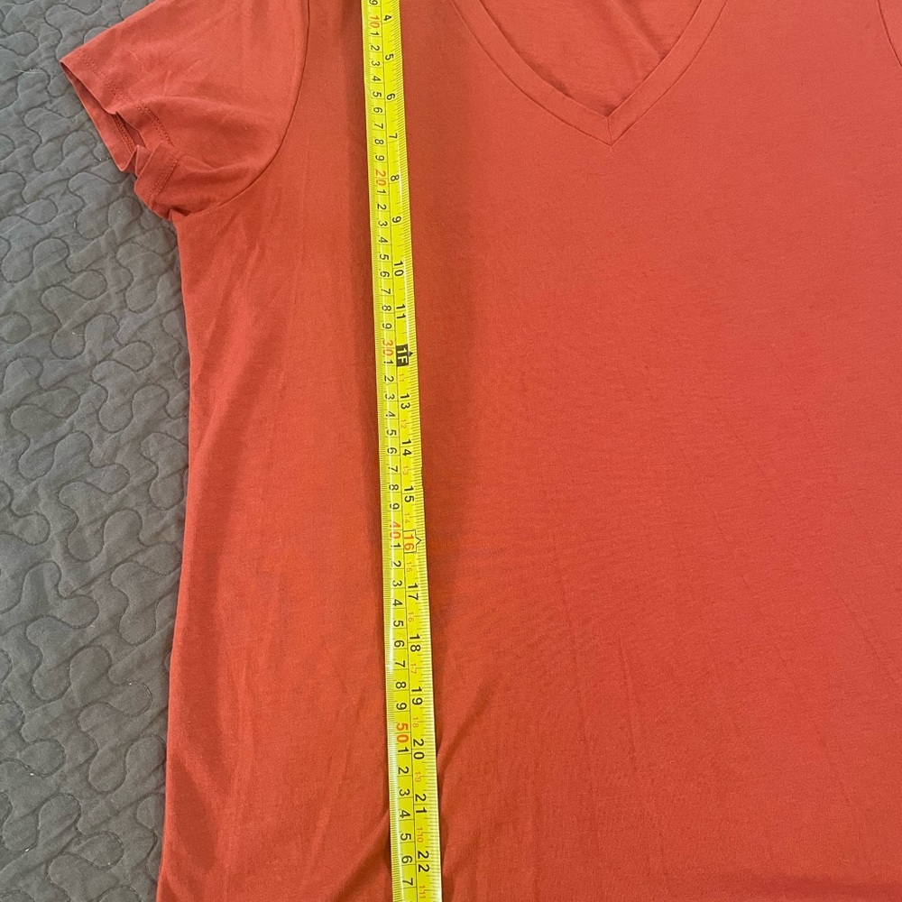 Quince modal cotton Women's V-Neck Orange tee in Color burnt sienna - Picture 6 of 7